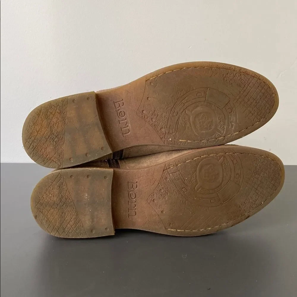Born Women's Tan Suede Ankle Booties Buckle Accent Side Zip Sz 8.5 Boho Western